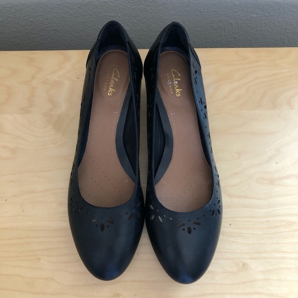 CLARKS Perforated Leather Pumps - Picture 5 of 12